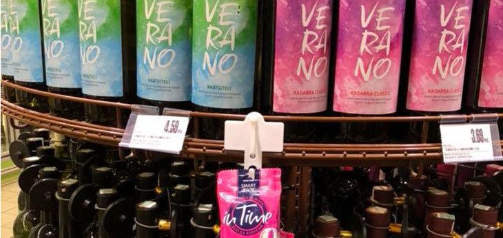 Сеть «Алми» выпустила бюджетное вино под названием Verano для студентов и повесила рядом на полке презервативы
