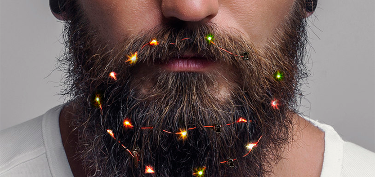 Британский интернет-магазин Firebox предложил мужчинам новогоднюю гирлянду для бороды