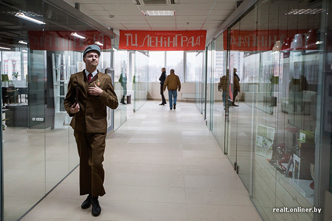  В Минске  пролетарской стилистике на ул. Ленина открылся новый ТЦ «Ленінград»
