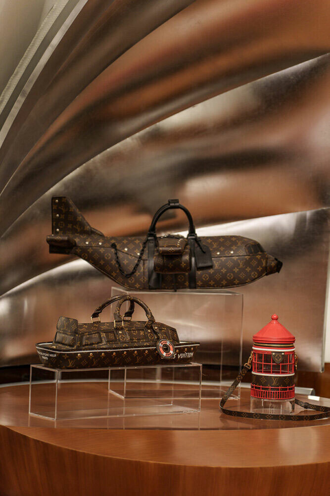 В Шанхае открылся торговый центр Louis Vuitton в виде гигантского круизного лайнера