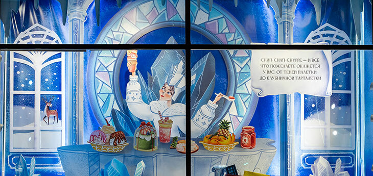 Сервис доставки еды в Яндекс Go оформил новогодние витрины в ЦУМе