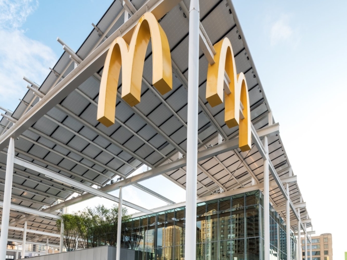  McDonald’s открыл в Чикаго ресторан, похожий на Apple Store