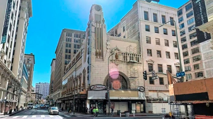  Apple превратила старинный театр в Лос-Анджелесе в свой магазин