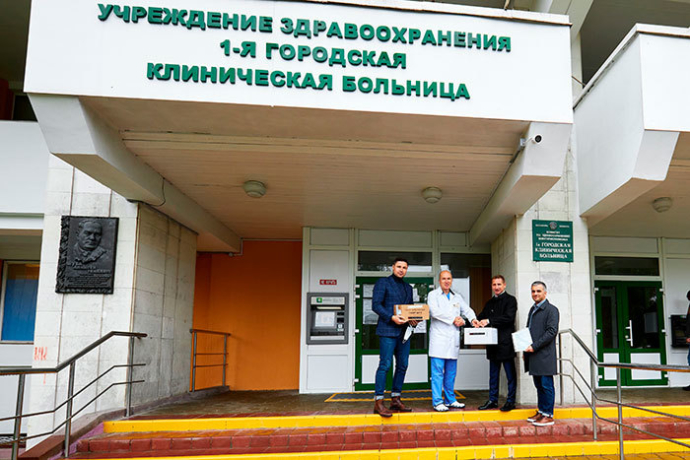  ТРЦ Galleria Minsk передал врачам минской больницы медицинское оборудование для больных COVID-19