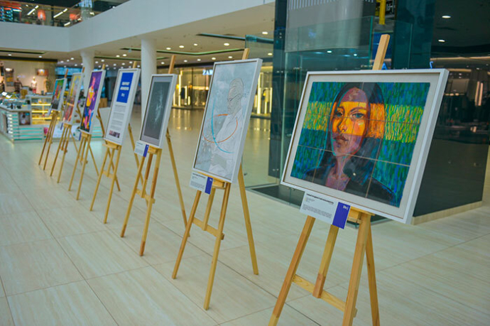  В ТРЦ Green City открылась выставка портретов абонентов мобильной связи