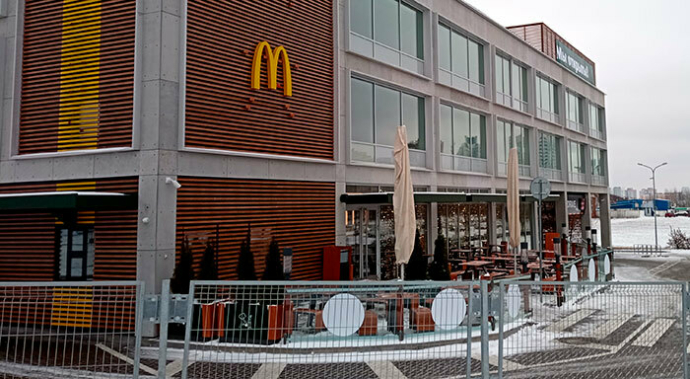  Белорусский McDonald’s вернул логотип «Вкусно и точка» в Минске