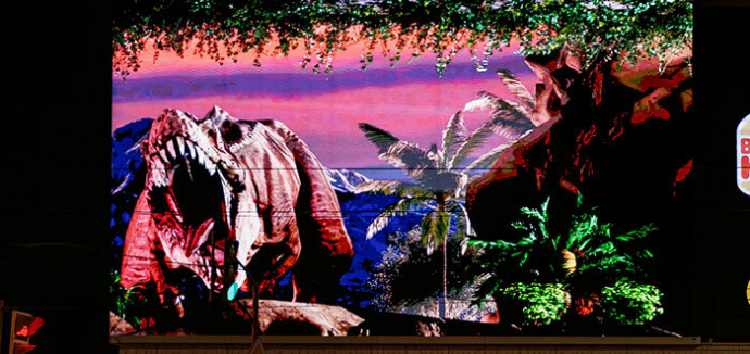  На фасаде ТРЦ Prizma запустили вечерние 3D-показы трехмерных роликов