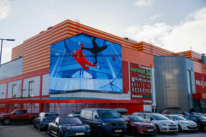  На фасаде ТРЦ Palazzo запустили самый большой в Беларуси 3D-экран