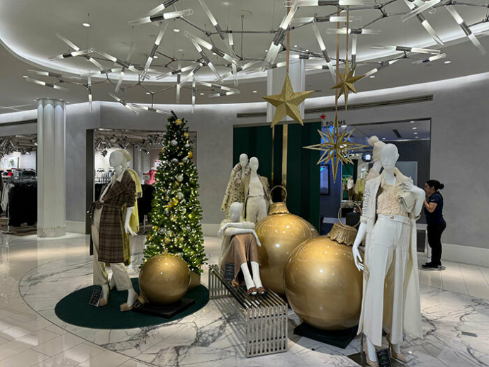 Праздничные витрины NYC 2025–2026: уроки для ритейла перед новым сезоном