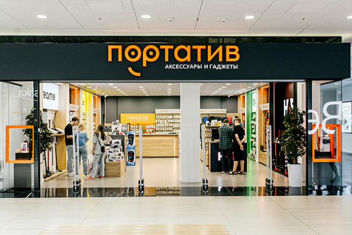  Вместо большого количества графики на стекле &mdash; открытый обзор интерьера. Именно пространство магазина, разработанное NZR, продолжает визуальную коммуникацию бренда.