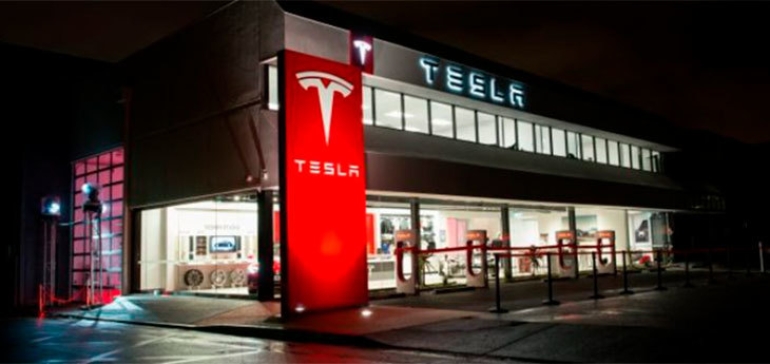 Tesla закроет большинство своих оффлайновых магазинов и сделает упор на онлайн