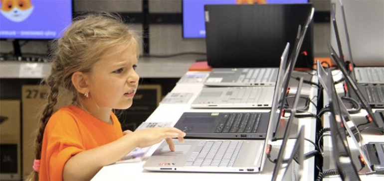 Беларусы покупают своим детям к школьному сезону игровые ноутбуки и планшеты